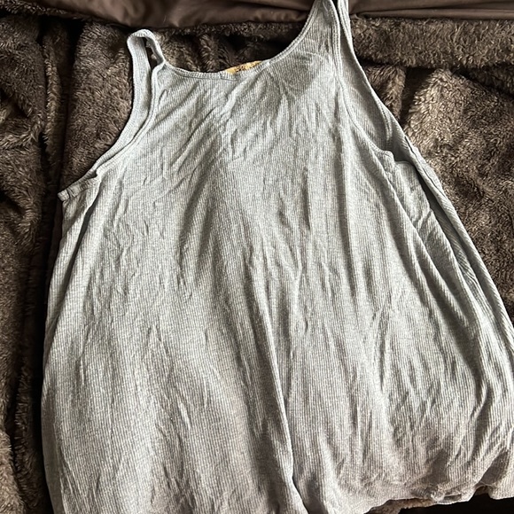 Flowy gray tank - Picture 2 of 2